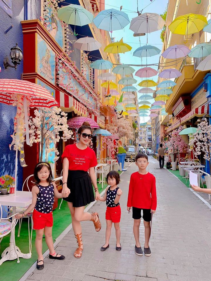 Cherry sinh năm 2013, là con thứ hai nhà Lý Hải - Minh Hà. Bé tên thật là Nguyễn Hà Hải My.