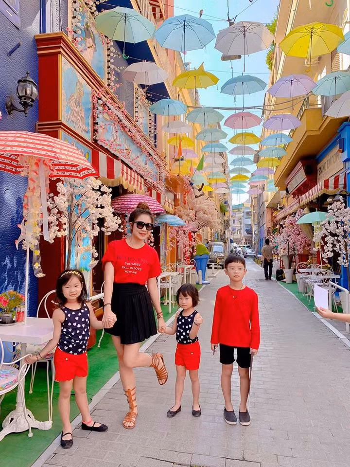 Cherry sinh năm 2013, là con thứ hai nhà Lý Hải - Minh Hà. Bé tên thật là Nguyễn Hà Hải My.