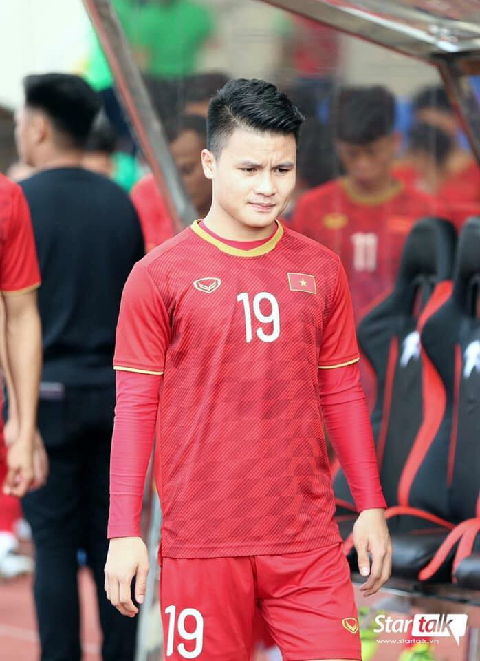 Quang Hai lo tin nhan “nhay cam“: Nguoi noi tieng giu hinh anh nhu nao?