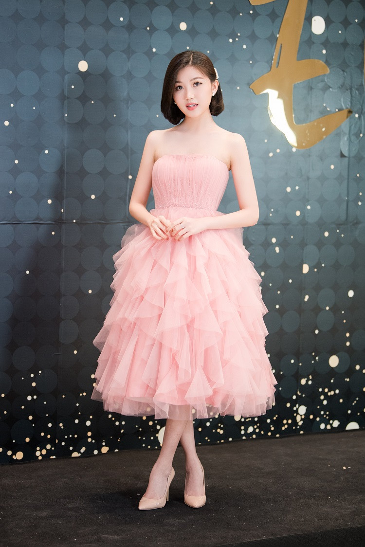 Thời gian qua, Lương Thanh gây sốt khi xuất hiện trong phim "Hoa hồng trên ngực trái" với vai diễn người thứ ba.