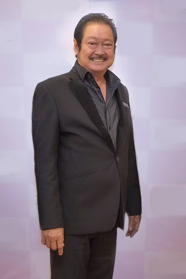 Sáng 4/1, nghệ sĩ Chánh Tín đã trút hơi thở cuối cùng tại nhà riêng, hưởng thọ 68 tuổi. Sự ra đi của nam nghệ sĩ tài hoa khiến gia đình và khán giả bàng hoàng, tiếc thương.