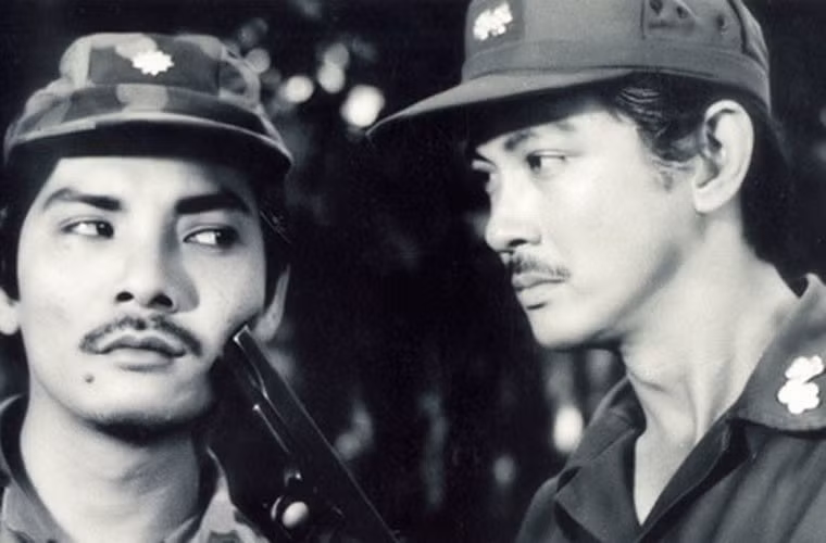 Đây cũng là bộ phim đưa Chánh Tín lên đỉnh cao vinh quang. Trở thành ngôi sao, vẻ hào hoa của Chánh Tín từng khiến biết bao cô gái phải si mê, đeo bám.