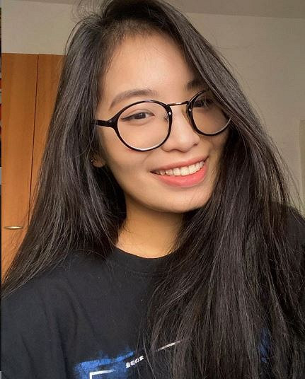 Ở độ tuổi 20, con gái Duy Mạnh trổ mã vô cùng xinh đẹp.