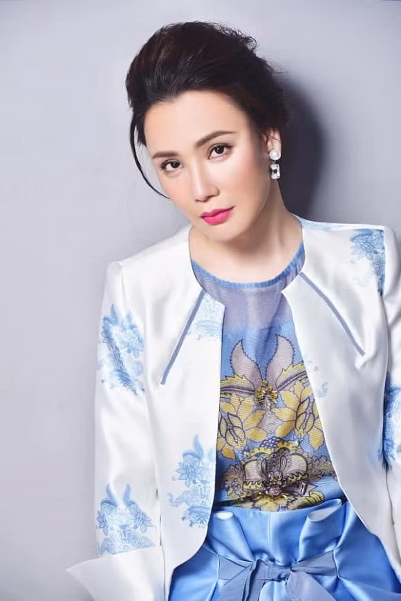 Sự phản đối của khán giả lẫn áp lực sân khấu khiến ca sĩ bị stress nặng.