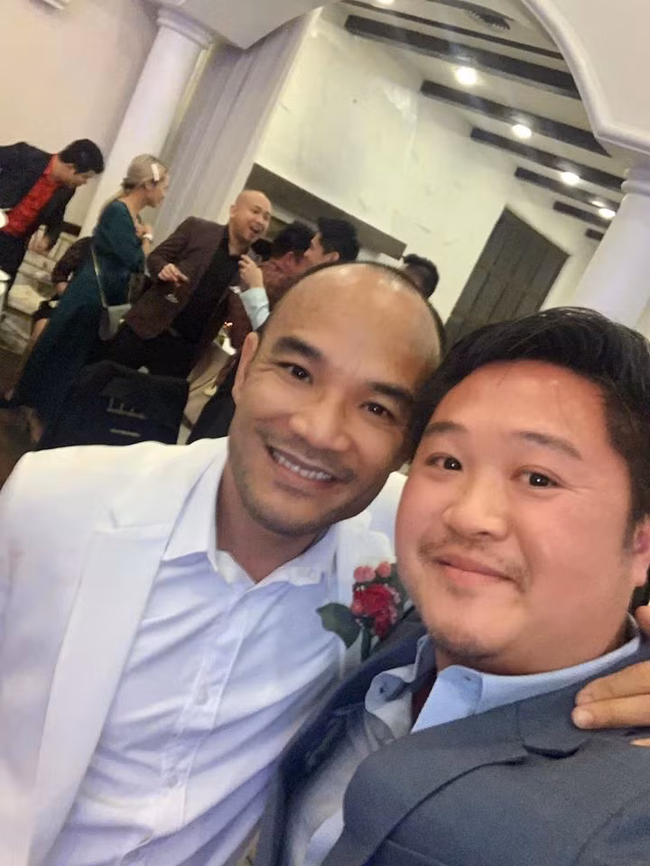 Chồng mới cưới của Xuân Lan được biết đến với vai trò là diễn viên, đạo diễn, nhà sản xuất. Anh hơn cô 3 tuổi. Người hâm mộ hy vọng cặp đôi sẽ có được hạnh phúc vẹn tròn.