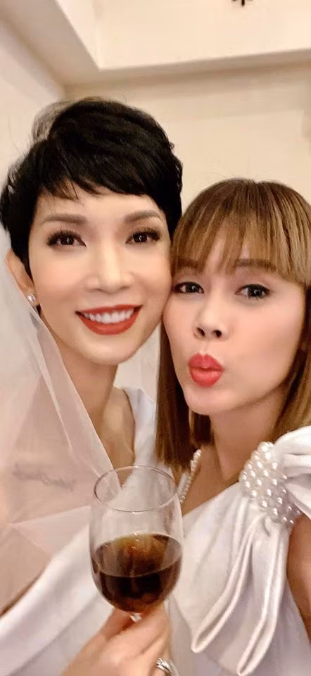 Siêu mẫu Xuân Lan có đường tình khá lận đận. Cô từng thất bại trong hôn nhân và có một cô con gái trước khi làm đám cưới với Ngọc Lâm.