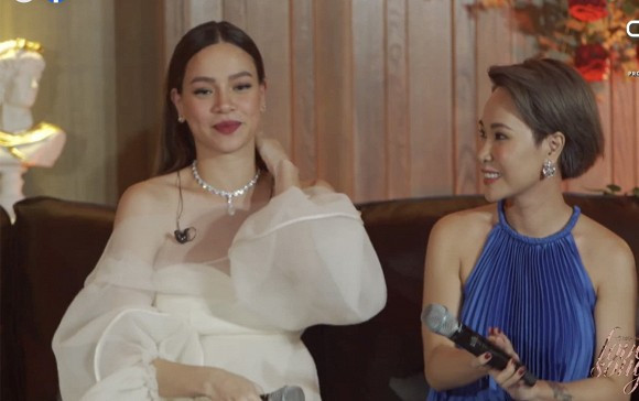 Pha lộ bụng "nét căng" của ngôi sao 8X, có thể thấy bụng bầu đã khá lớn ở giai đoạn giữa thai kỳ.