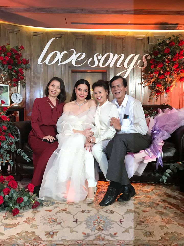 Tối 28/8, Hồ Ngọc Hà tiếp tục livestream phát sóng chương trình ca nhạc Love Songs 2020 với Private Show thứ 2.