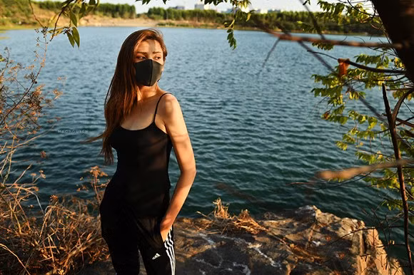 Tại nơi cách ly, Võ Hoàng Yến đã truyền đi năng lượng tích cực. Cô luôn vui vẻ, lạc quan, nhiệt tình tham gia các hoạt động chung.