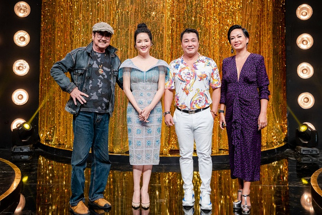 Ở tuổi 68, dấu vết của thời gian, của sự khủng hoảng cách đây 10 năm in hằn trên khuôn mặt của nam diễn viên. Nhớ nghề, nhớ về thời hoàng kim của mình, NSƯT Chánh Tín tâm sự: “Lịch sử đã qua, dòng đời đã qua, tuổi già đã tới và mình vẫn không trở lại được như ban đầu. Mỗi lần nhìn hình ảnh của mình trong những tập album mình nhớ lắm”.