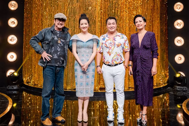 Ở tuổi 68, dấu vết của thời gian, của sự khủng hoảng cách đây 10 năm in hằn trên khuôn mặt của nam diễn viên. Nhớ nghề, nhớ về thời hoàng kim của mình, NSƯT Chánh Tín tâm sự: “Lịch sử đã qua, dòng đời đã qua, tuổi già đã tới và mình vẫn không trở lại được như ban đầu. Mỗi lần nhìn hình ảnh của mình trong những tập album mình nhớ lắm”.