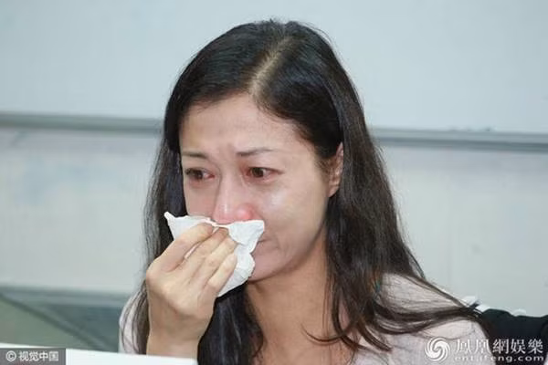 Ngo Y Loi phu nhan duoc Thanh Long chu cap 130 ty nuoi con