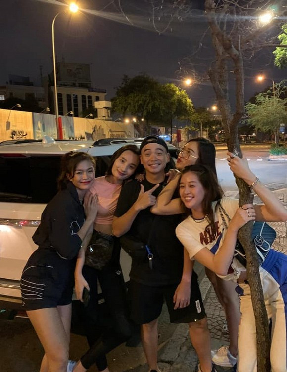 H'Hen Niê dẫn bạn trai ra mắt hội mỹ nhân đình đám Vbiz H'Hen Nie dan ban trai ra mat hoi my nhan dinh dam Vbiz