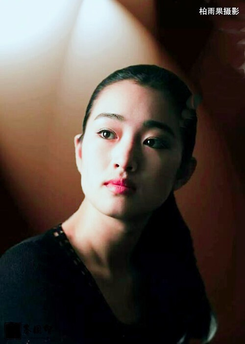 Năm 2019, Củng Lợi tái hôn với nhà sản xuất âm nhạc người Pháp Jean-Michel Jarre. Xem video "Thư tình Củng Lợi viết cho Trương Nghệ Mưu". Nguồn VTC14: