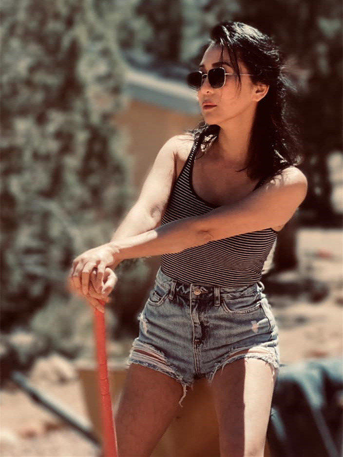 Đến tháng 6 vừa rồi, cô mới thỉnh thoảng chở con gái đi đến những vùng ngoại ô xa không có người để hòa mình cùng thiên nhiên.