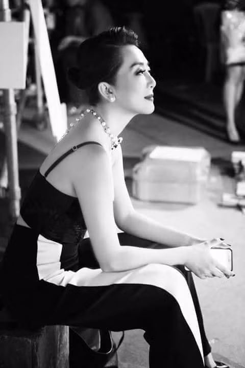 Kỳ Duyên đã chuyển hẳn sang ăn chay trường thời gian gần đây. Dù vậy, cô không muốn việc ăn chay của mình ảnh hưởng đến mọi người nên phải nấu 2 phần ăn.