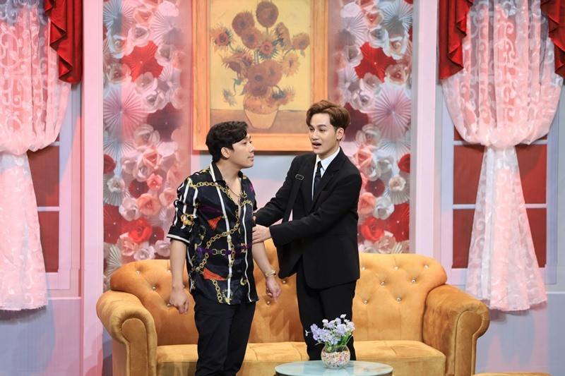 Khi bị Trấn Thành trách rằng để cho người ngoài nói lời không hay, làm ảnh hưởng với gia đình, Ali Hoàng Dương bình tĩnh giải thích: “Quan trọng là khi người ta chửi mình, nếu đúng thì nghe, nếu sai thì bỏ qua”. Sau đó, Quang Trung - vai bạn gái của Ali Hoàng Dương xuất hiện và đưa anh vào thế khó khi yêu cầu Ali nghỉ việc để chăm sóc mình.