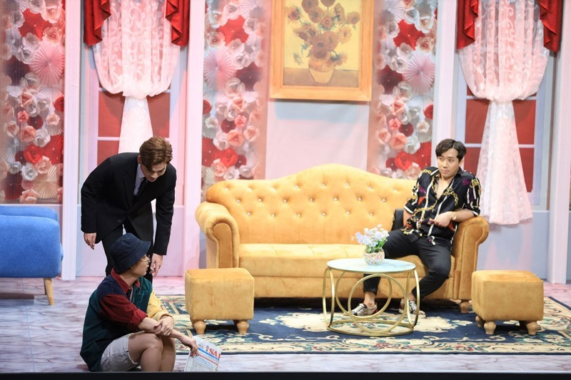 Câu chuyện trở nên phức tạp hơn khi Trấn Thành phát hiện ra Ali Hoàng Dương mới chính là con trai của gia đình giàu có này. Không chịu nổi những tin đồn từ anh bán báo Trúc Nhân, Trấn Thành đã ra tay giết người. Với vai trò là người bạn thân của Trấn Thành, Ali Hoàng Dương cho rằng cách tốt nhất để bảo vệ bạn mình là báo cảnh sát.