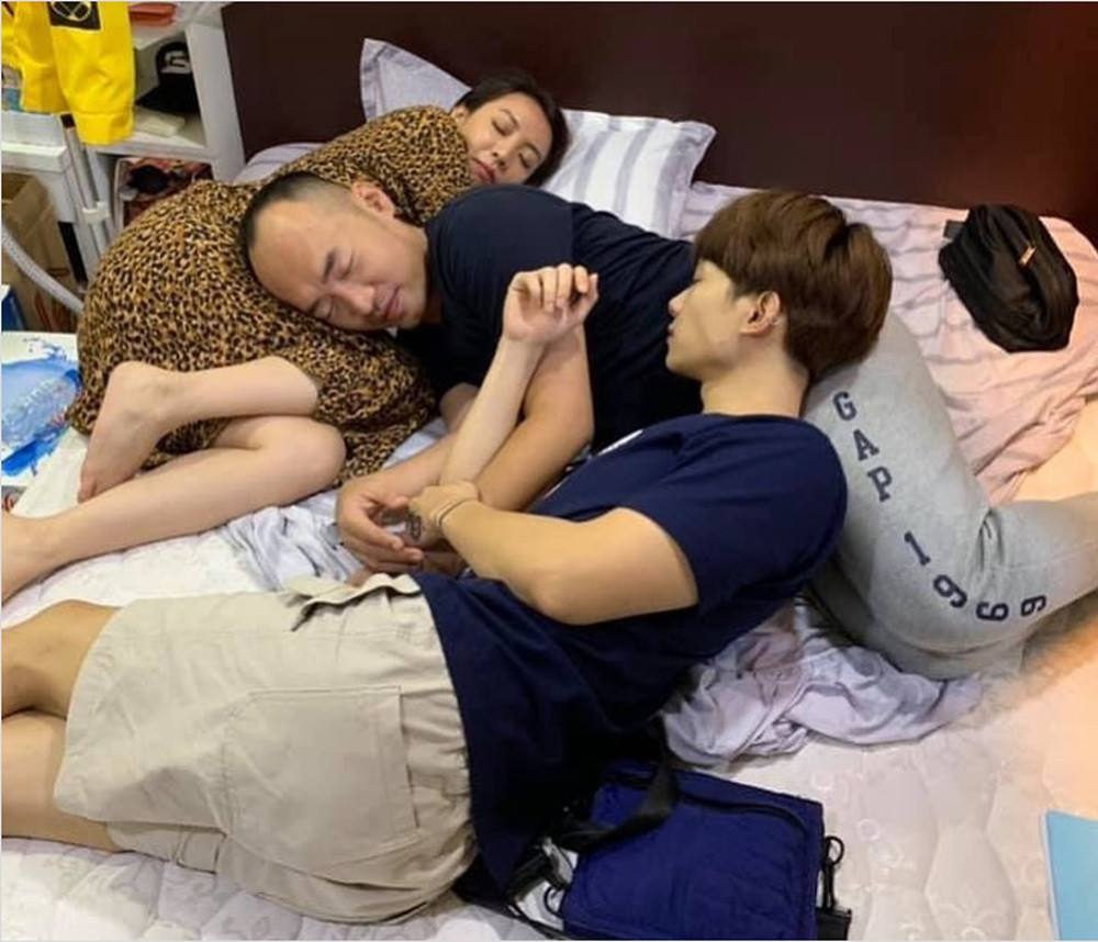 Tiến Luật đăng tải hình ảnh dí dỏm bên bà xã Thu Trang và diễn viên Anh Tú.