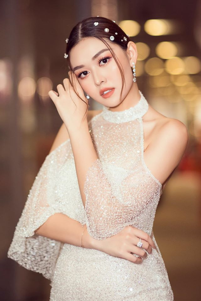 "Tôi thích người chỉn chu, trưởng thành và có học thức. Với người hội tụ đủ ba đặc điểm này, sẽ chẳng có điều gì khiến họ không thể thành công trong cuộc sống", người đẹp bày tỏ.