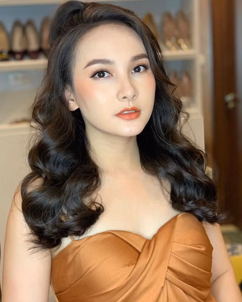 Sau khi tuyên bố tạm ngừng đóng phim, Bảo Thanh đăng ảnh với dòng chia sẻ đầy ẩn ý: "Chẳng biết lúc bầu có được xinh như thế này nữa không?".