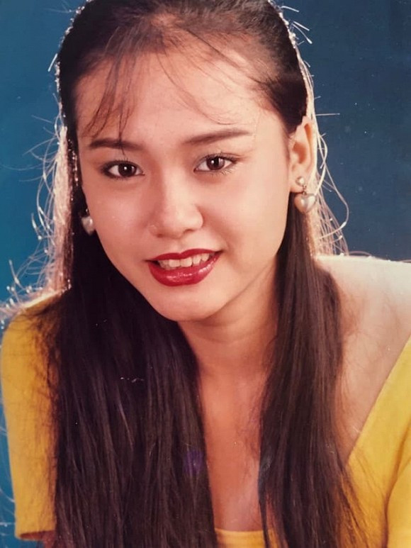 Mới đây, loạt ảnh ghi lại nhan sắc thanh tân của Hồng Ánh năm 20 tuổi bất ngờ được chia sẻ lại.