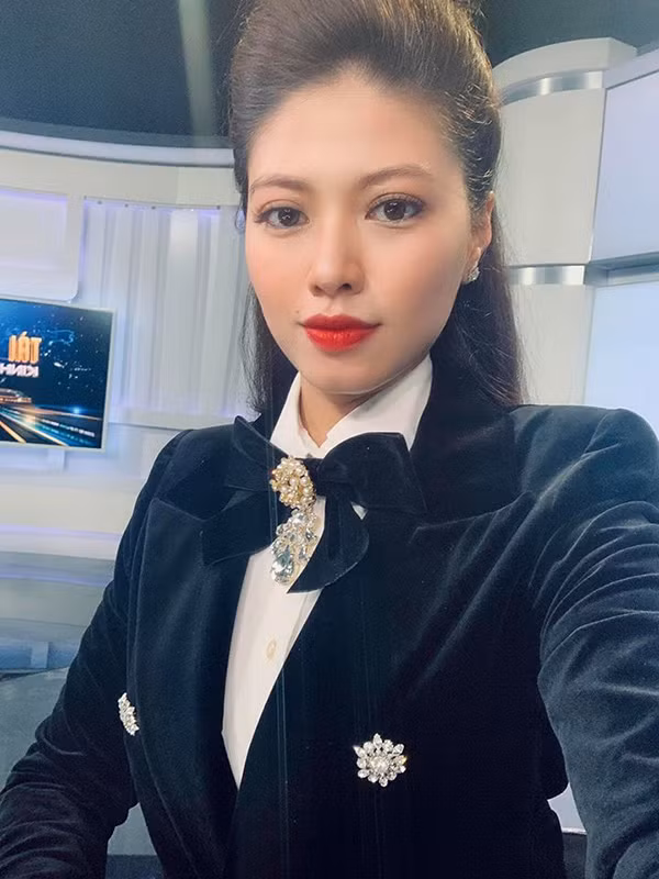 Khán giả quen mặt cô với các chương trình của VTV24 như chương trình Chuyển động 24h, Bản tin tài chính..