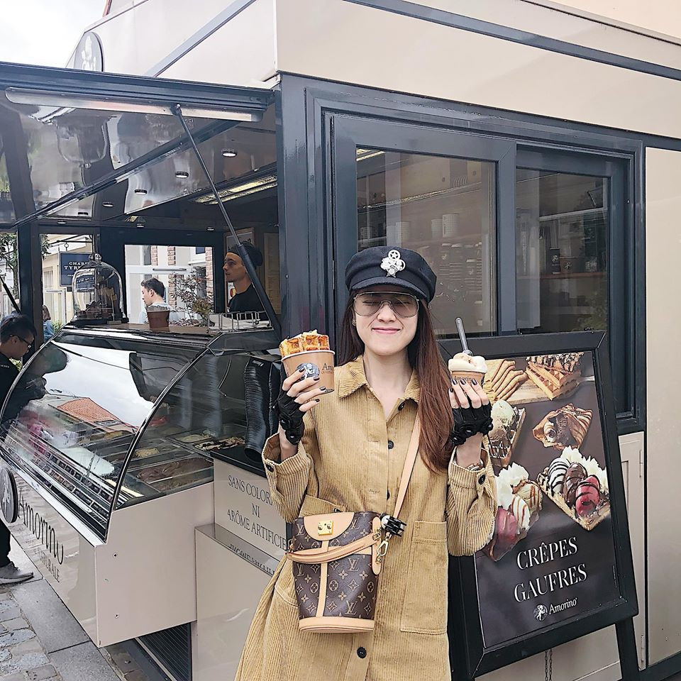 Ngoài đời thường, Thu Hằng thích diện những trang phục khỏe khoắn, năng động.