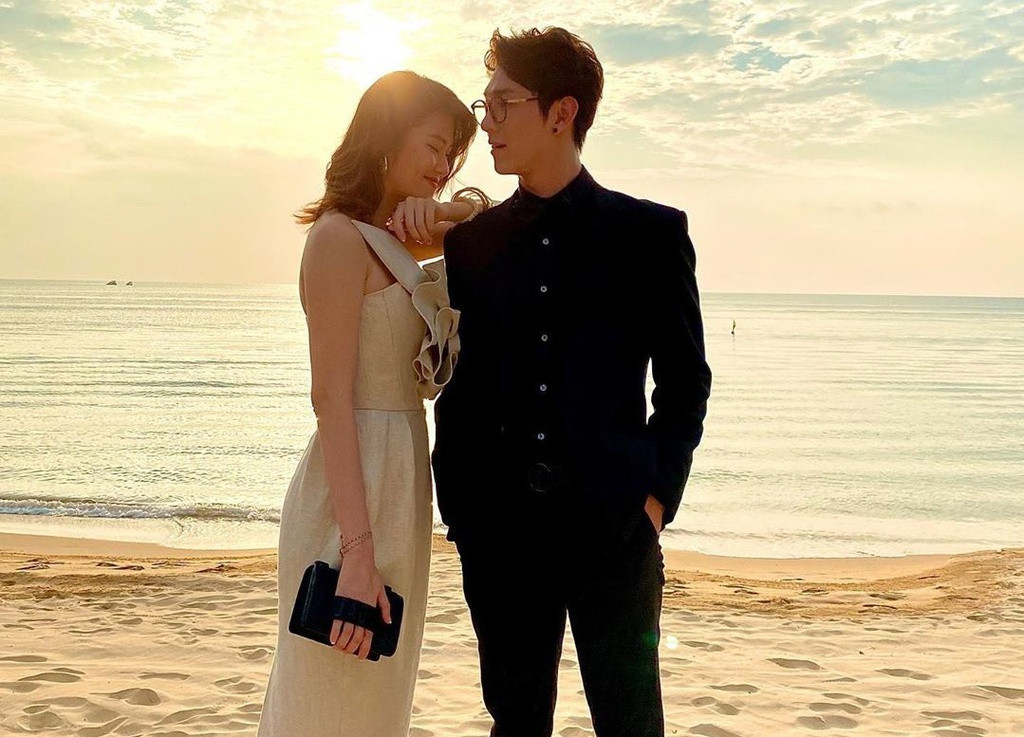 Tối 15/2, ca sĩ, diễn viên Song Luân bất ngờ đăng tải ảnh thân mật với Thu Hằng trên trang cá nhân. Đông đảo khán giả cho rằng đối phương của anh là người mẫu Thu Hằng.