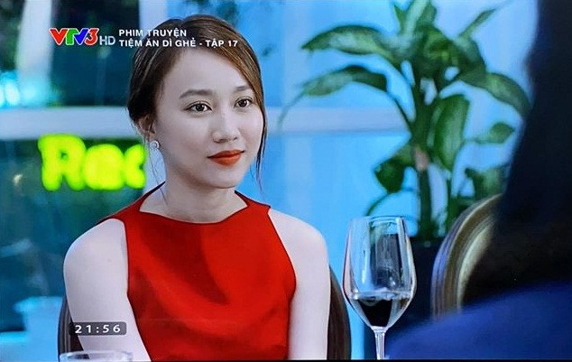 Hồng Loan là gương mặt quen thuộc trên màn ảnh. Nữ diễn viên hiện gây chú ý khi góp mặt trong bộ phim "Tiệm ăn dì ghẻ".