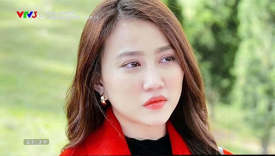 Trong phim, Hồng Loan đảm nhận vai Cúc, cô nàng tiểu thư sang chảnh, xinh đẹp, giỏi giang nhưng cũng đầy mưu mô. Đây cũng là vai phản diện đầu tiên của Hồng Loan.