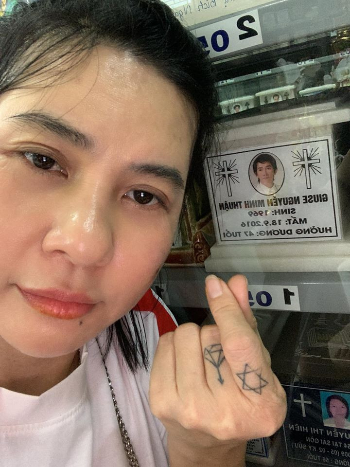 Cuoi nam Cat Phuong den vieng co nghe si Minh Thuan, tam su gay hoang mang