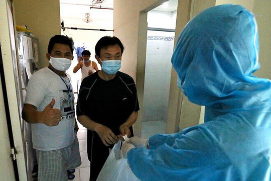 Trong cuộc phỏng vấn với Zing, Chí Tài chia sẻ, những ngày ở khu cách ly anh giữ lịch tập luyện thể dục đều đặn. Đây cũng là khoảng thời gian cho anh nghỉ ngơi.