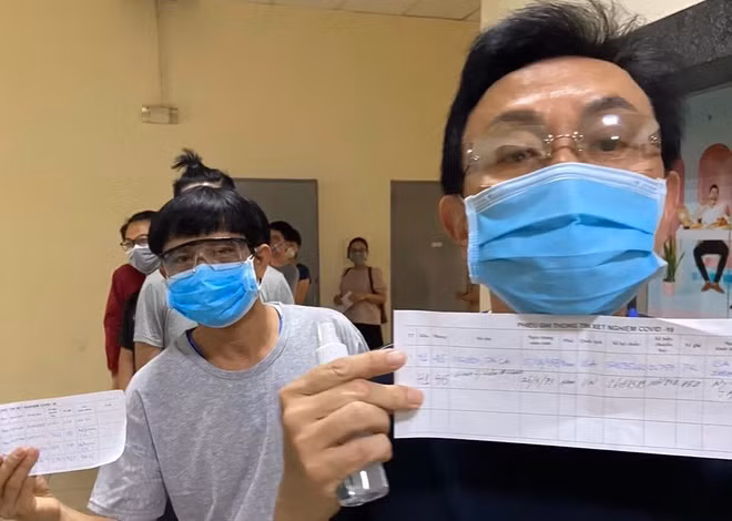 Trải qua thời gian ở khu cách ly, sức khỏe của nam danh hài ổn định, các lần xét nghiệm đều âm tính với virus SARS-CoV-2. (Ảnh: Zing)