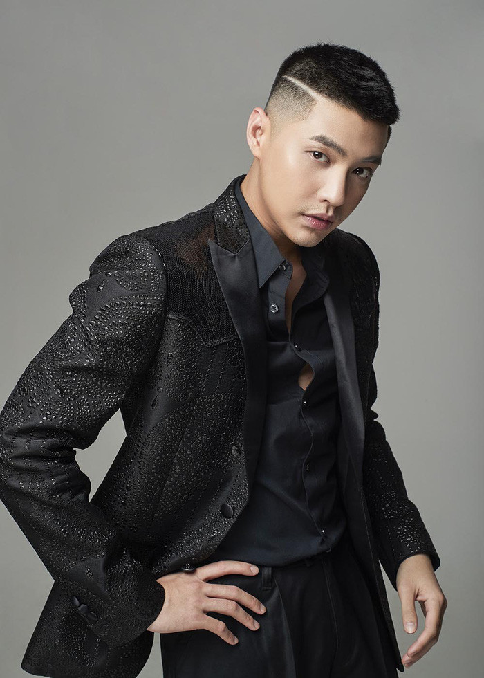 Sự nổi tiếng đương nhiên đem tới cho Noo Phước Thịnh thu nhập "khủng" mỗi tháng, công chúng phần nào đoán được cuộc sống sung sướng như "ông hoàng" của nam ca sĩ sinh năm 1988 này. Ở tuổi ngoài 30, anh đã sở hữu khối tài sản khiến nhiều người "kiêng nể".