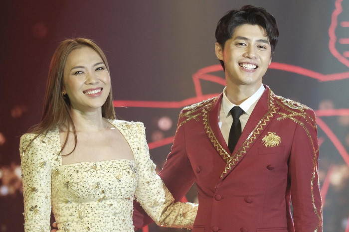 Noo Phước Thịnh là sao nam đông fan nhất nhì làng giải trí Việt. Anh từng nhiều lần đạt giải thưởng lớn, gây “choáng” với mức độ chịu chơi khi đầu tư tiền tỷ cho các sản phẩm âm nhạc. Hơn 10 năm trong làng giải trí, Noo Phước Thịnh được khen là chăm chỉ, giỏi kiếm tiền.