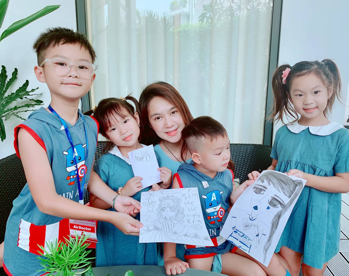 Dù đã trải qua 4 lần sinh nở, Minh Hà vẫn giữ được sắc vóc trẻ trung.