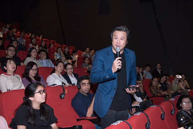 Thanh Bui xuat hien trong dien mao gia nua kho nhan ra