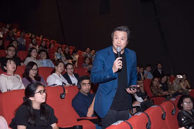 Thanh Bui xuat hien trong dien mao gia nua kho nhan ra