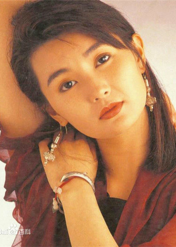 Chỉ trong 1 năm ra mắt, Mạn Ngọc trở thành hiện tượng giới điện ảnh khi tham gia dự án nghệ thuật “Duyên phận” cùng cố tài tử Trương Quốc Vinh. Nhờ bộ phim, cô vượt qua nhiều tên tuổi nữ để đoạt giải Kim Tượng hạng mục Nữ diễn viên mới xuất sắc.