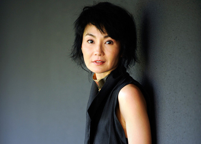 Thời xuân sắc, cô yêu và trải qua một cuộc hôn nhân với đạo diễn người Pháp Olivier Assayas năm 1998 nhưng ly dị năm 2001. Tuy nhiên, theo nhiều người, cô có những mối tình không đếm xuể với số lượng hơn chục. “Dù có là minh tinh tôi cũng không thể vượt qua được nỗi cô độc khi một mình. Tôi tha thiết được yêu và mong muốn có từng yêu vững bền. Chỉ tiếc rằng những gì mơ ước thường sẽ không thành hiện thực”, cô từng chia sẻ trên On.