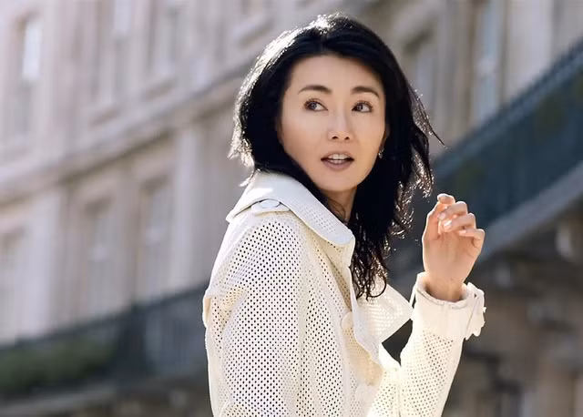 Liên tiếp nhiều năm, Mạn Ngọc có tên trong danh sách “những mỹ nhân đáng tự hào của điện ảnh” xứ Cảng. Cô là nữ diễn viên người châu Á đầu tiên giành giải Nữ diễn viên xuất sắc tại Liên hoan phim Cannes và là người giữ kỷ lục về số lần được trao giải Nữ diễn viên chính xuất sắc nhất tại Giải thưởng Điện ảnh Hong Kong (5 lần), Kim Mã Đài Loan (4 lần).