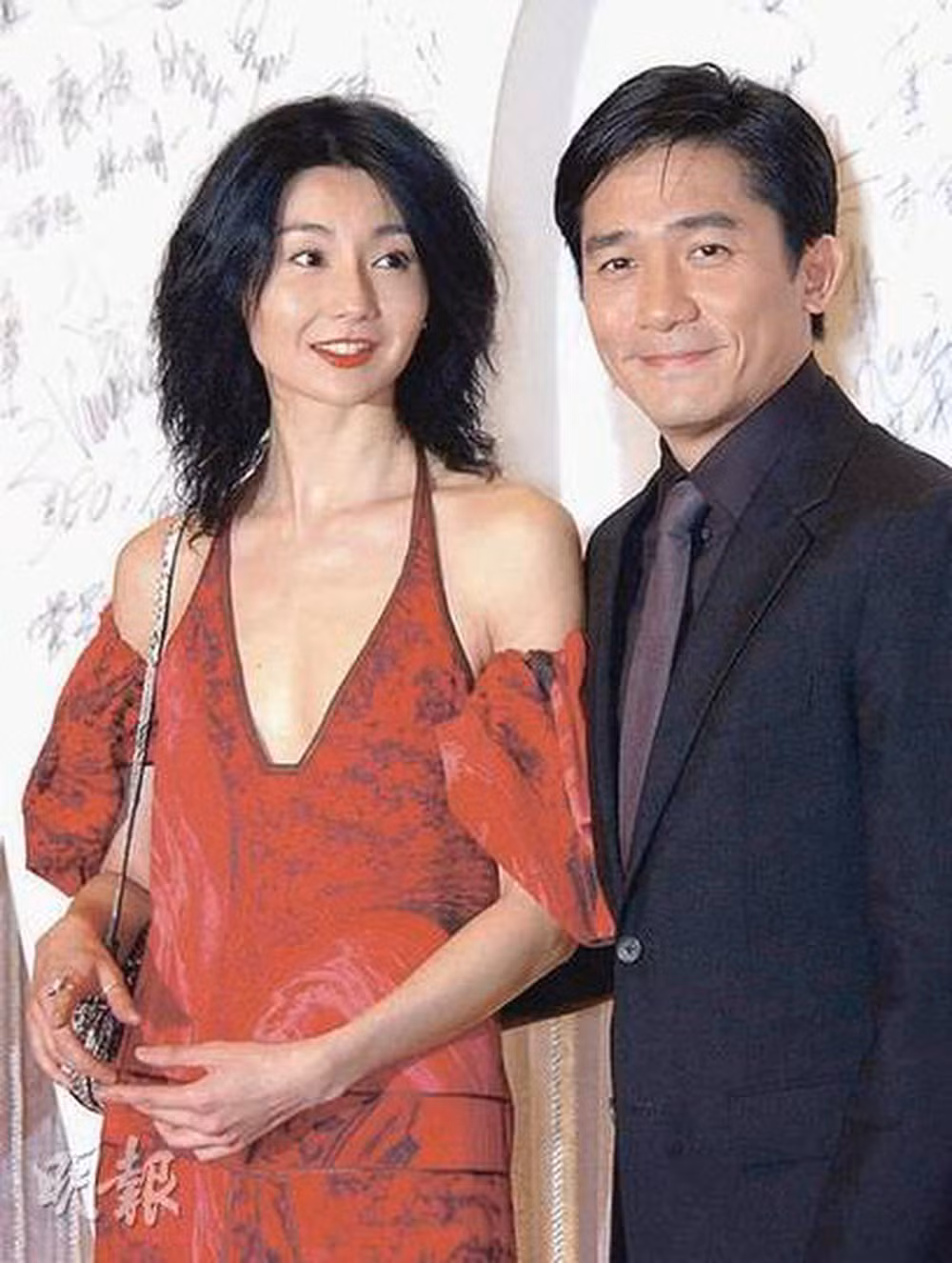 Cũng vì con tim khao khát được yêu thương, Mạn Ngọc không ít lần bị bắt gặp đi với những người đàn ông đã có gia đình.