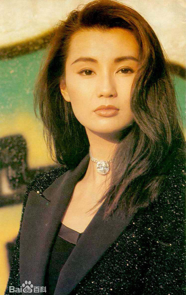 Nữ diễn viên sở hữu vẻ đẹp vừa cổ điển vừa hiện đại, đôi mắt chất chứa nhiều cảm xúc từng mê đắm nhiều người đối diện.