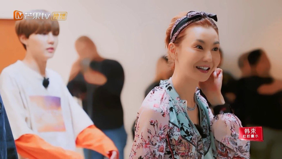 Gần đây, nữ diễn viên trở lại tham gia một chương trình truyền hình. Tuy nhiên, truyền thông lẫn cư dân mạng bày tỏ bất ngờ trước vẻ ngoài xuống sắc của Trương Mạn Ngọc. Trên các diễn đàn, nhiều ý kiến bày tỏ nuối tiếc trước biểu tượng nhan sắc một thời, ví cô như bà lão tuổi 70. Trước những ý kiến tiêu cực về nhan sắc của mình, Trương Mạn Ngọc tỏ ra bình thản: “Từ lâu tôi đã không còn để tâm quá nhiều đến sắc vóc. Cuộc đời sống nay chết mai, hà cớ phải o ép bản thân vì vài ba lời khen ngợi của người khác?”.