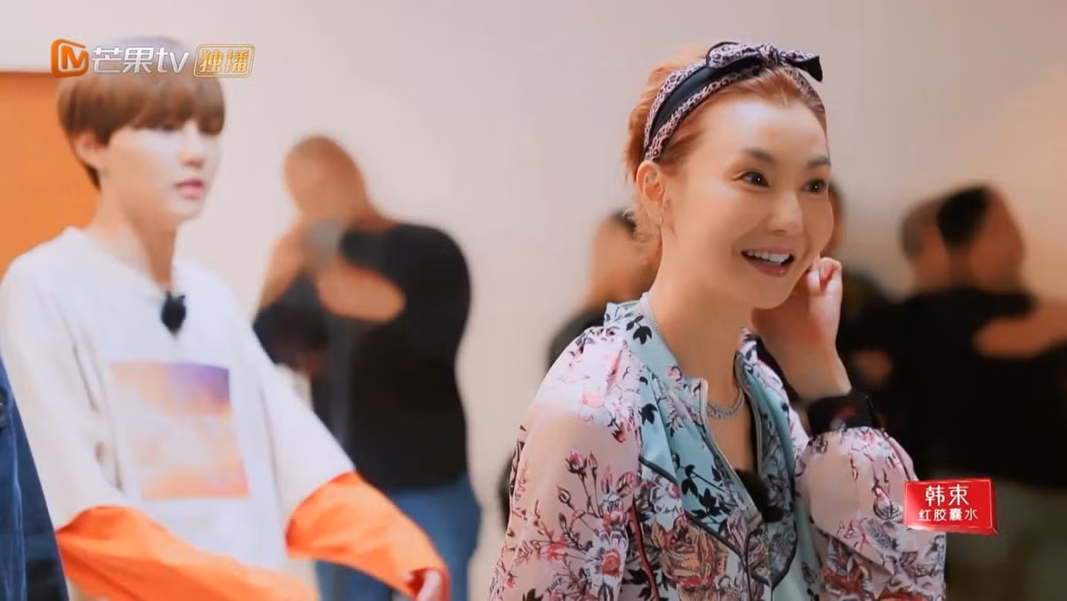 Gần đây, nữ diễn viên trở lại tham gia một chương trình truyền hình. Tuy nhiên, truyền thông lẫn cư dân mạng bày tỏ bất ngờ trước vẻ ngoài xuống sắc của Trương Mạn Ngọc. Trên các diễn đàn, nhiều ý kiến bày tỏ nuối tiếc trước biểu tượng nhan sắc một thời, ví cô như bà lão tuổi 70. Trước những ý kiến tiêu cực về nhan sắc của mình, Trương Mạn Ngọc tỏ ra bình thản: “Từ lâu tôi đã không còn để tâm quá nhiều đến sắc vóc. Cuộc đời sống nay chết mai, hà cớ phải o ép bản thân vì vài ba lời khen ngợi của người khác?”.