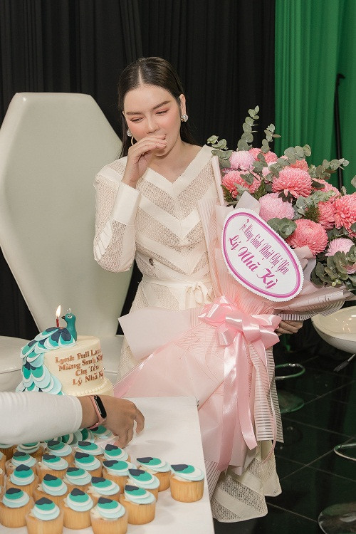 Lý Nhã Kỳ chia sẻ: "Có nhiều biến cố xảy ra, tình cảm của các bạn khiến mình vô cùng trân quý".