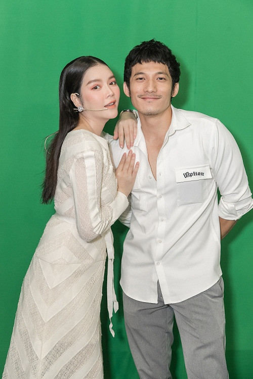 Không chỉ được fan tổ chức sinh nhật, nhiều sao Việt cũng gửi quà chúc mừng Lý Nhã Kỳ. Liên Bỉnh Phát tới tận phim trường chúc mừng sinh nhật Lý Nhã Kỳ.