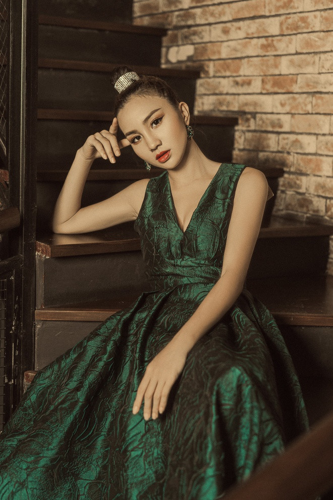 Theo chia sẻ, tự lập sớm giúp cô mạnh mẽ hơn khi gặp vấn đề trong cuộc sống. Thí sinh tự tin mình là người chịu khó và quyết tâm.