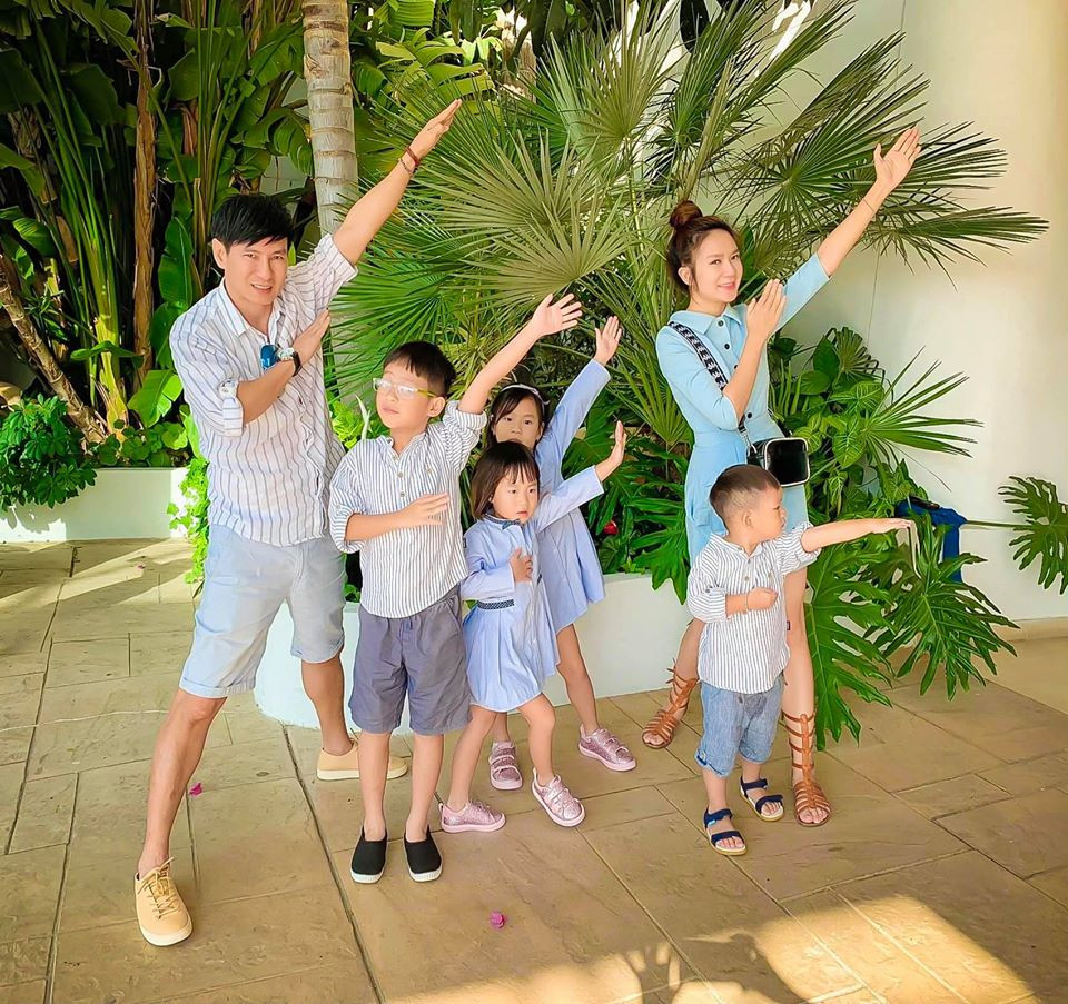 Sau 1 thập kỷ gắn bó, cặp đôi có 4 con chung: Rio, Cherry, Sunny và Mio.